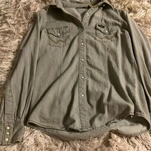 Love this shirt only wore it once it’s basic not really my style!